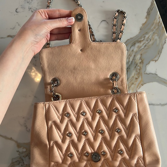 Valentino beautiful bag peach colour , in very good condition 🌸 - Picture 9 of 16